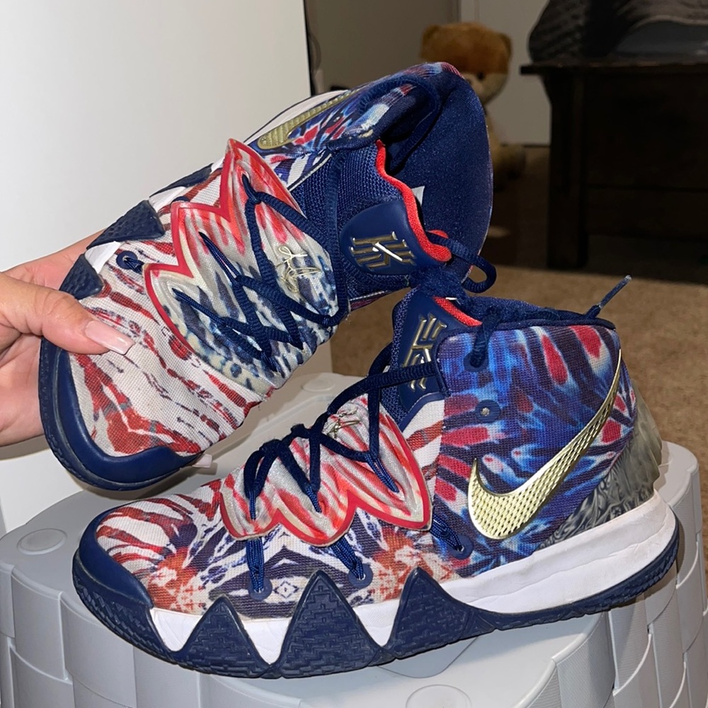 NIKE KYRIE 6y